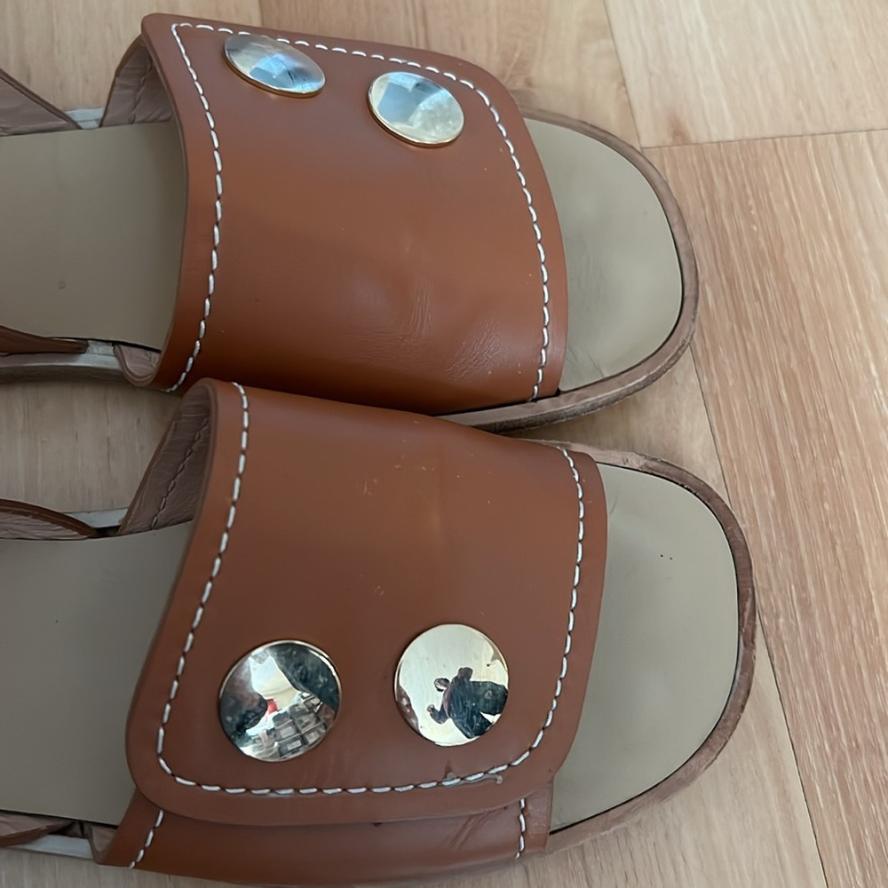 Lou.Earl Tan Leather Sandals with Gold Accents - Picture 9 of 16